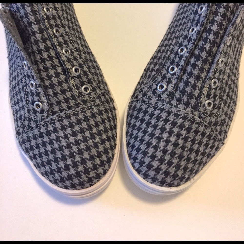 AEROSOLES houndstooth slip ons